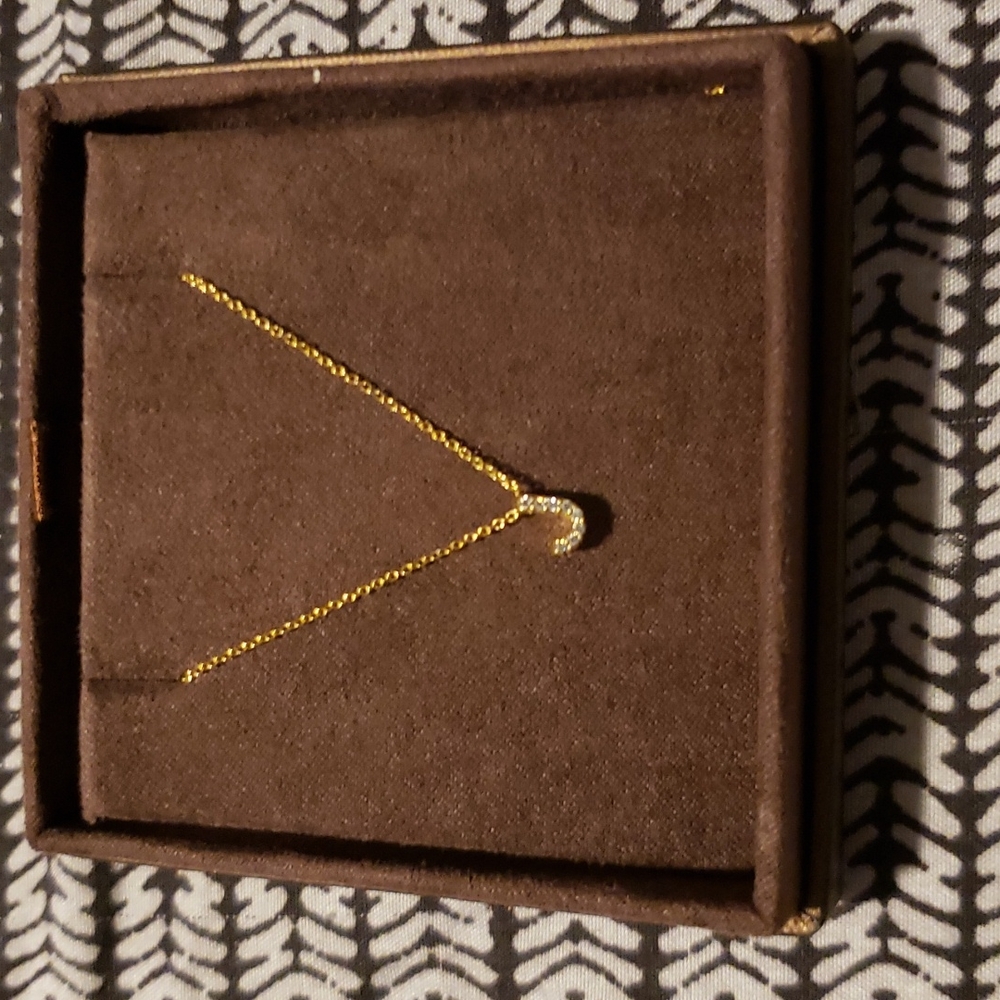 UNISEX 18K GOLD WITH PAVÈ DIAMOND J PENDANT